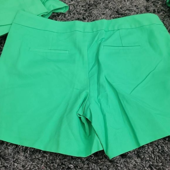 Lilly pulitzer 5" Alessi Stretch Short - Cabana Green
Size 8. No tag. New - Picture 9 of 11